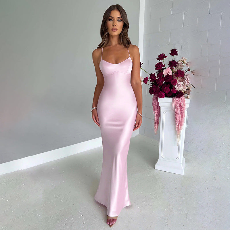 Robe Satinée Élégance & Séduction