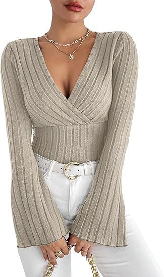 Haut Femme Élégant à Rayures – Col V & Manches Longues