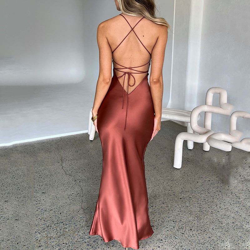 Robe Satinée Élégance & Séduction