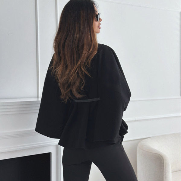 Cape Élégante à Manches Chauve-Souris – Style & Confort