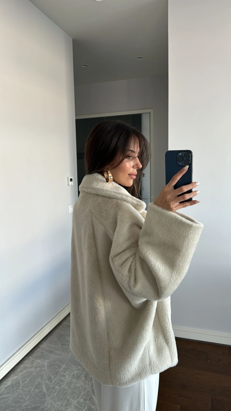 Manteau Court Fausse Fourrure – Élégant & Doux