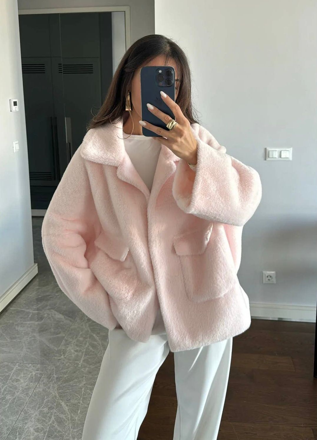 Manteau Court Fausse Fourrure – Élégant & Doux