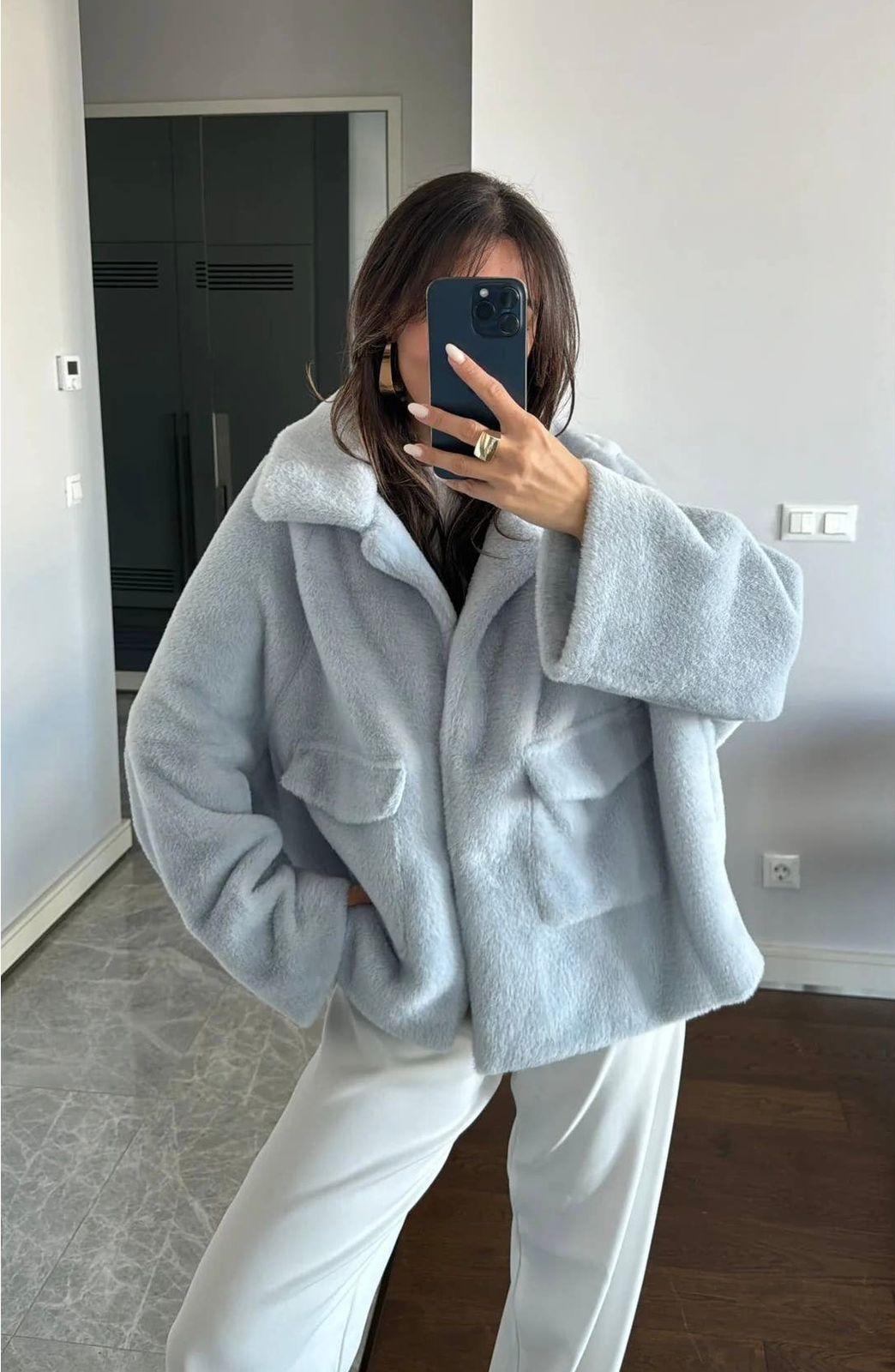 Manteau Court Fausse Fourrure – Élégant & Doux