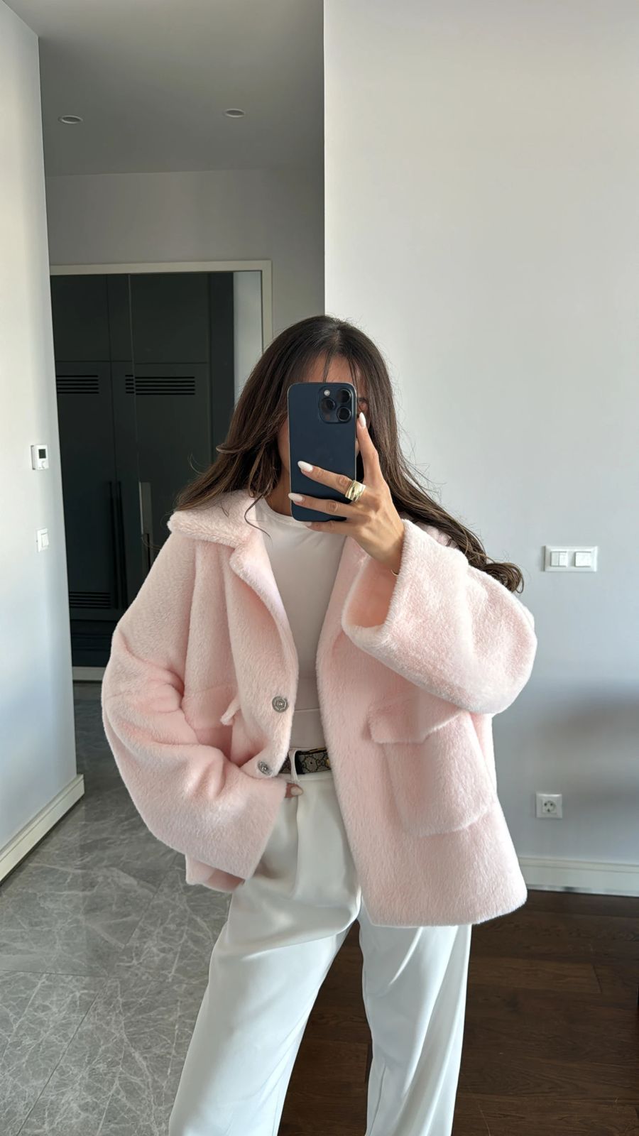 Manteau Court Fausse Fourrure – Élégant & Doux