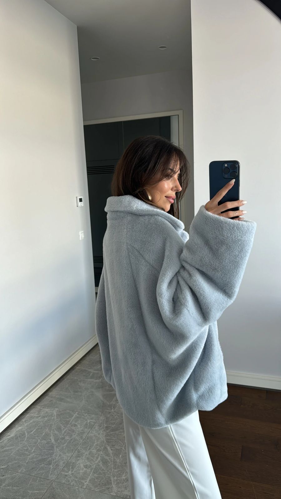 Manteau Court Fausse Fourrure – Élégant & Doux