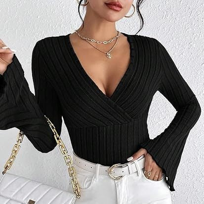 Haut Femme Élégant à Rayures – Col V & Manches Longues