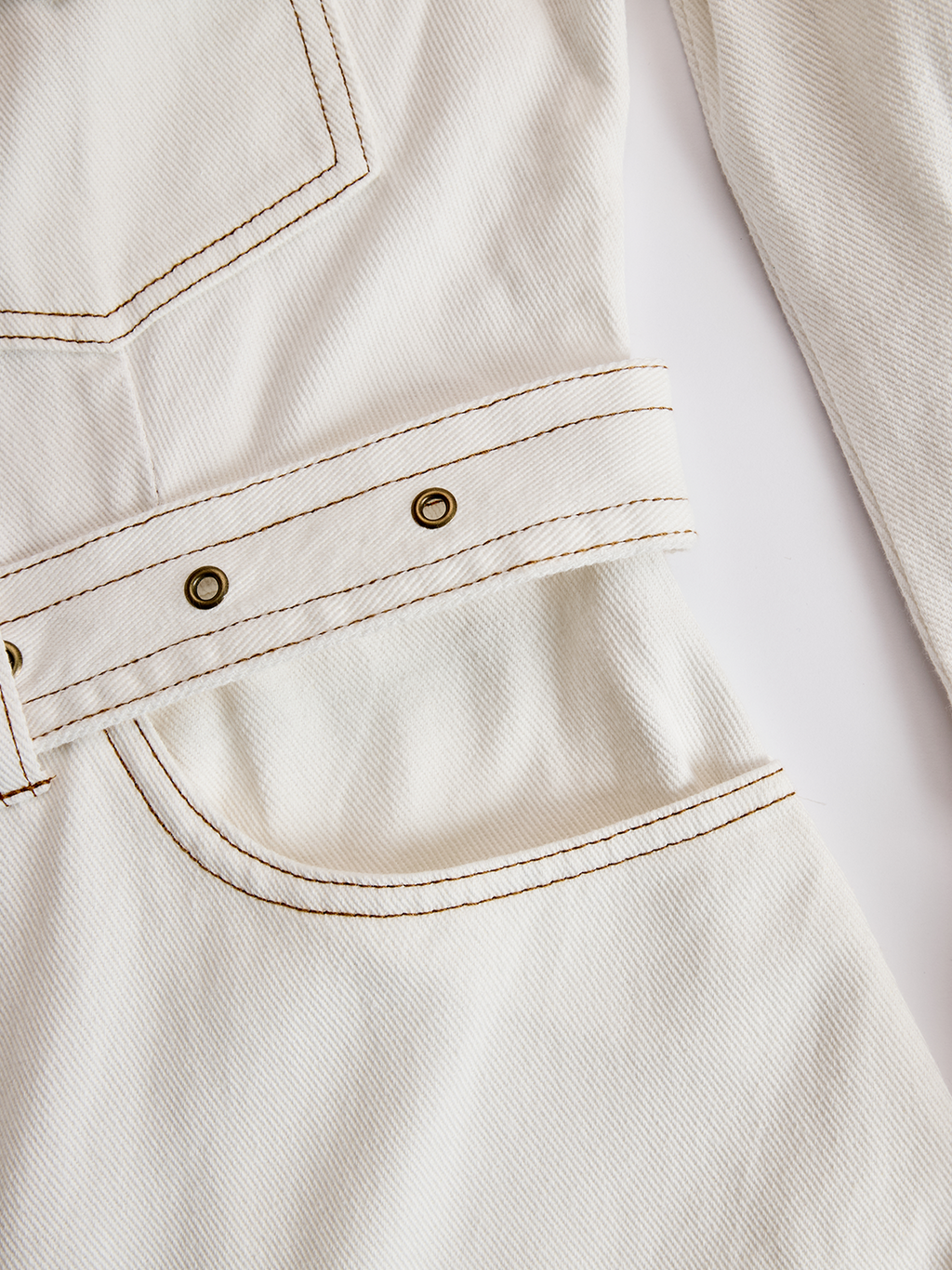 Robe Mini Femme Jean Franges Splicing Rétro Haut de Gamme Denim Ceinturée Coupe Ample Blanc Crème – Denim Luxe