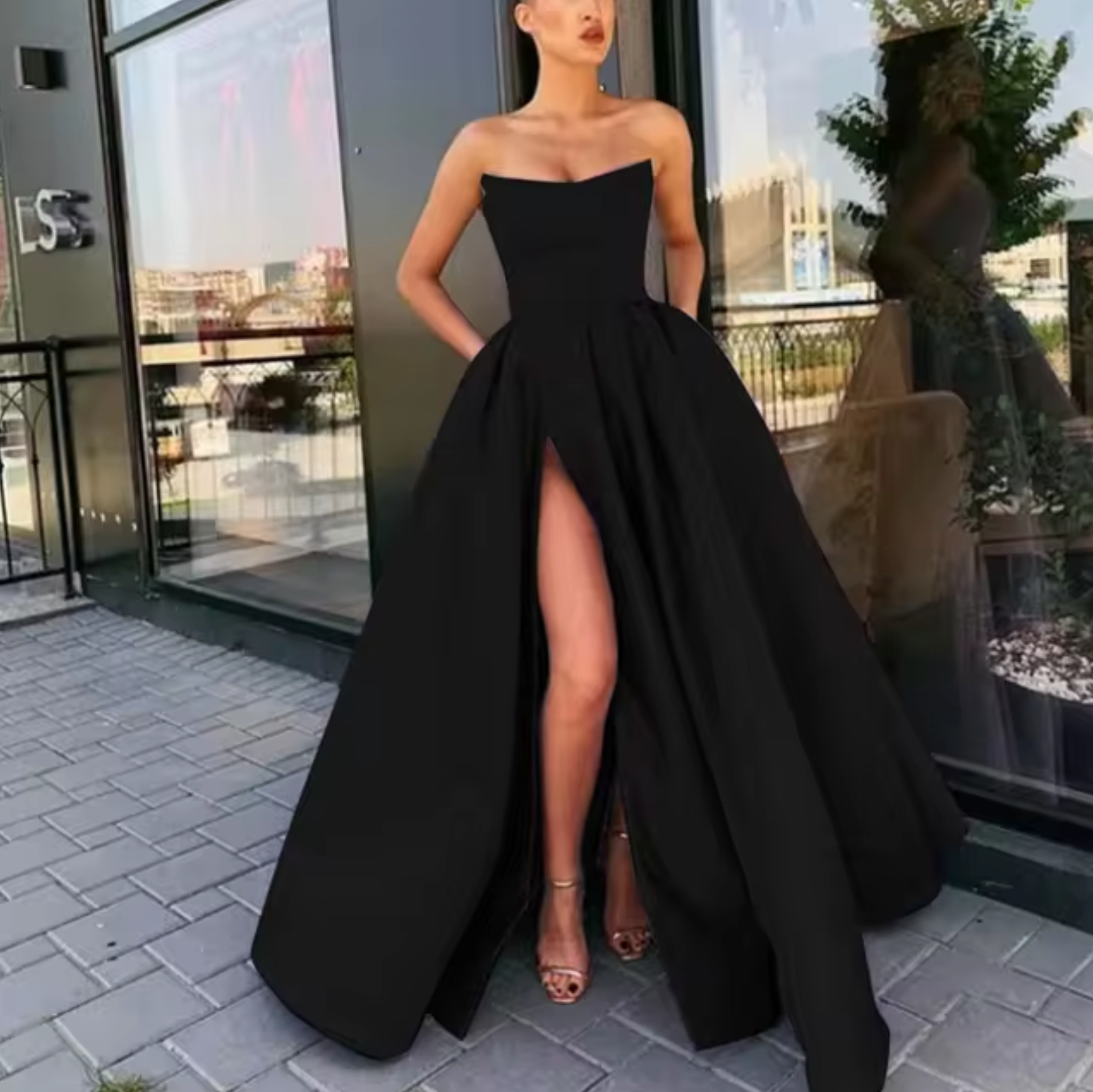 Robe Longue de Soirée sans Bretelles – Coupe Évasée