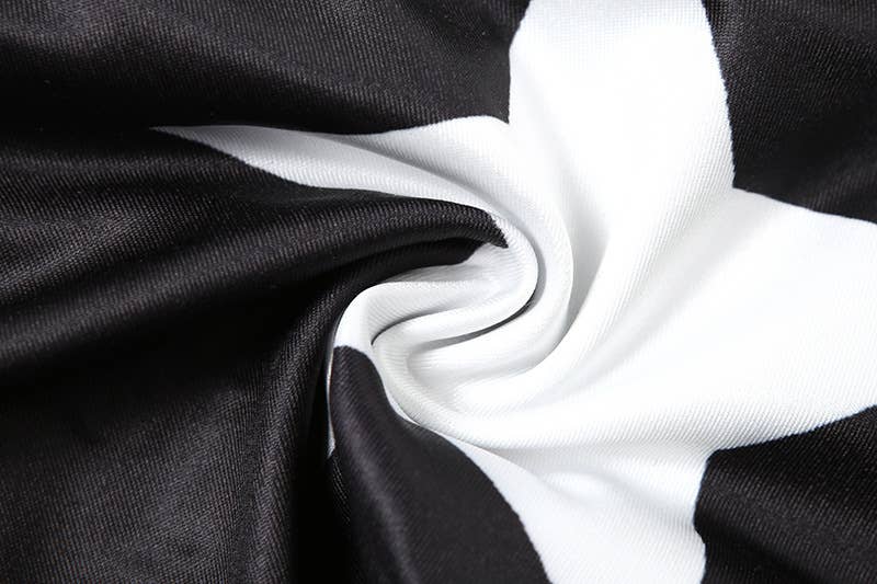 Bikini 2 Piezas Mujer Negro – Top Triángulo Halter & Braguita Shorty con Detalles Verde Neón