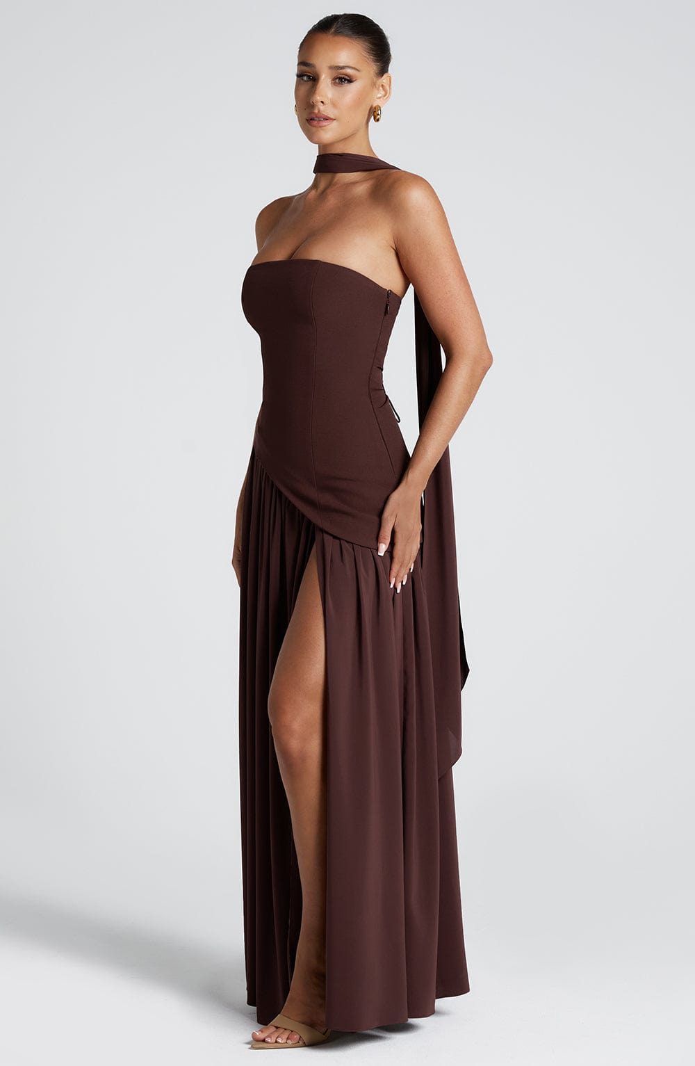 Elegant Long Sleeveless Evening Dress – Mya Model