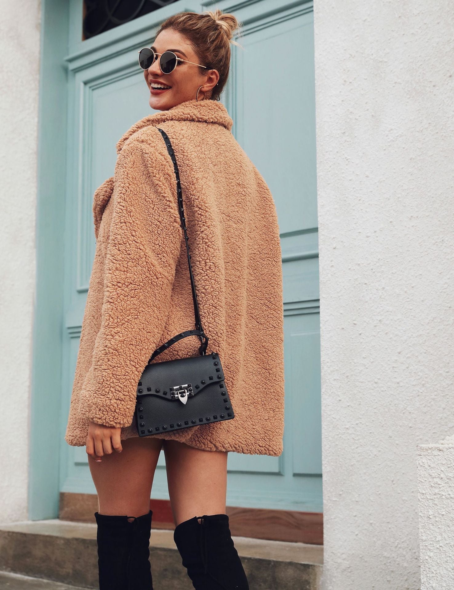 Élégance Réinventée : Blouse-Veste à Col Tailleur et Manches Longues