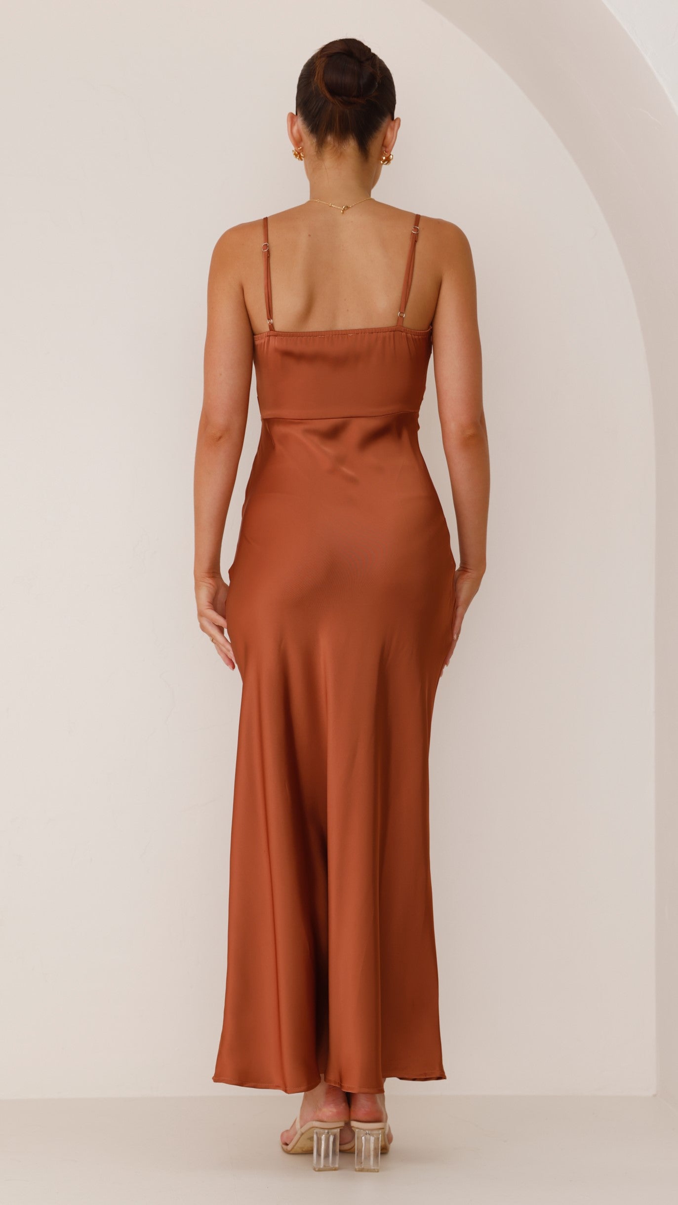 Robe de Soirée Longue Simple – Robe en Satin avec Bretelles Spaghetti et Fente Haute