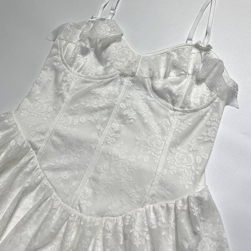 Vestido Corto Halter con Falda de Encaje – Livia