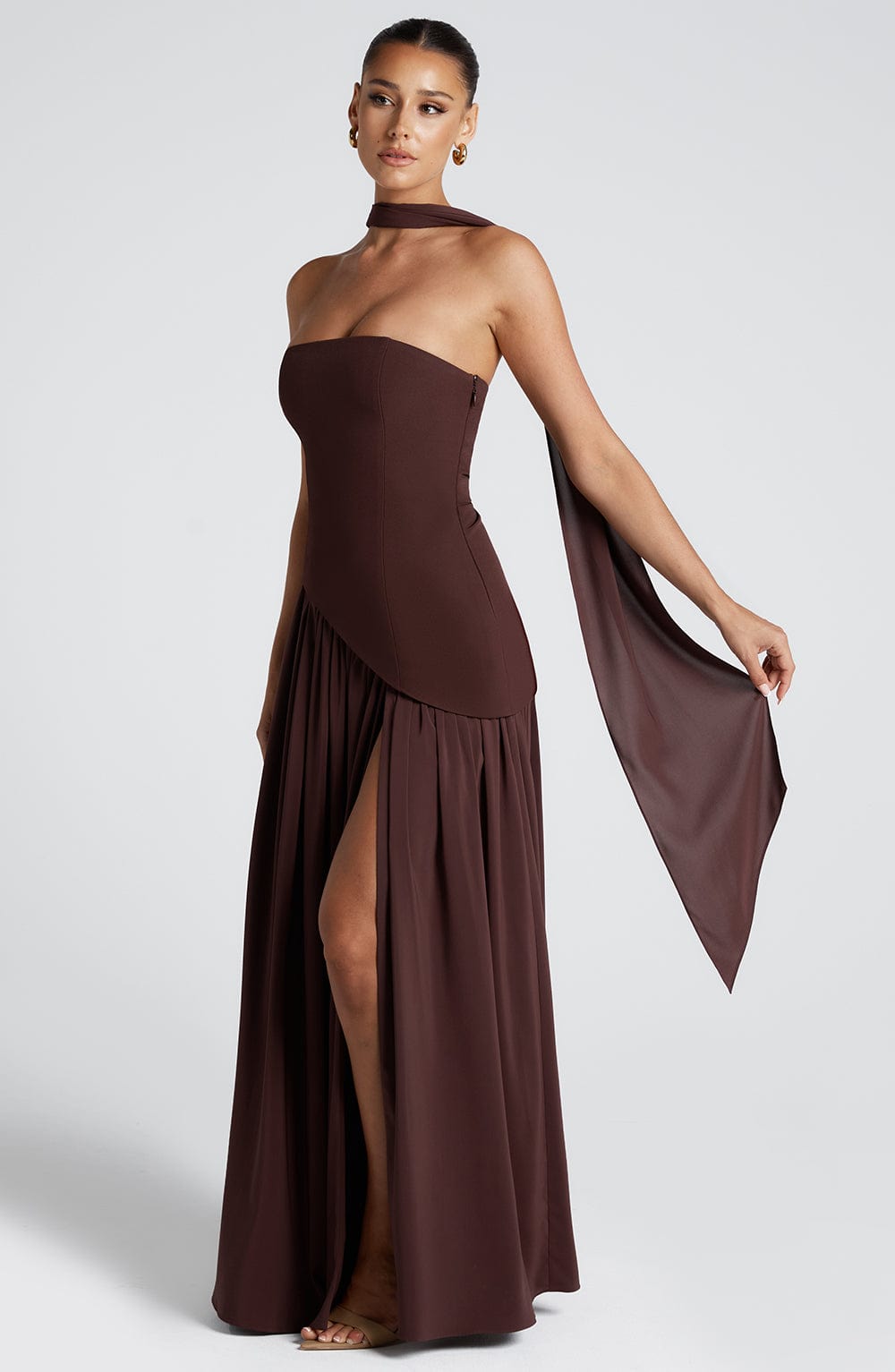 Elegant Long Sleeveless Evening Dress – Mya Model
