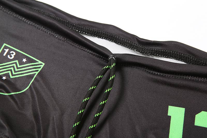 Bikini 2 Piezas Mujer Negro – Top Triángulo Halter & Braguita Shorty con Detalles Verde Neón