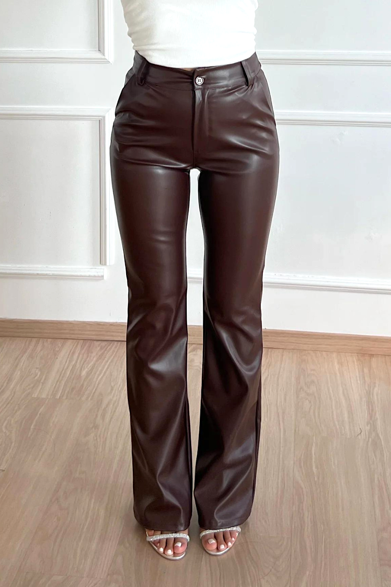 Pantalon Évasé Taille Haute en Similicuir Marron – Élégance Moderne