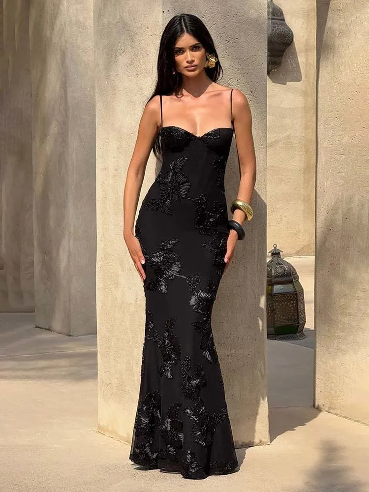 Abito lungo donna con scollo sulla schiena e spalline sottili – Stile elegante