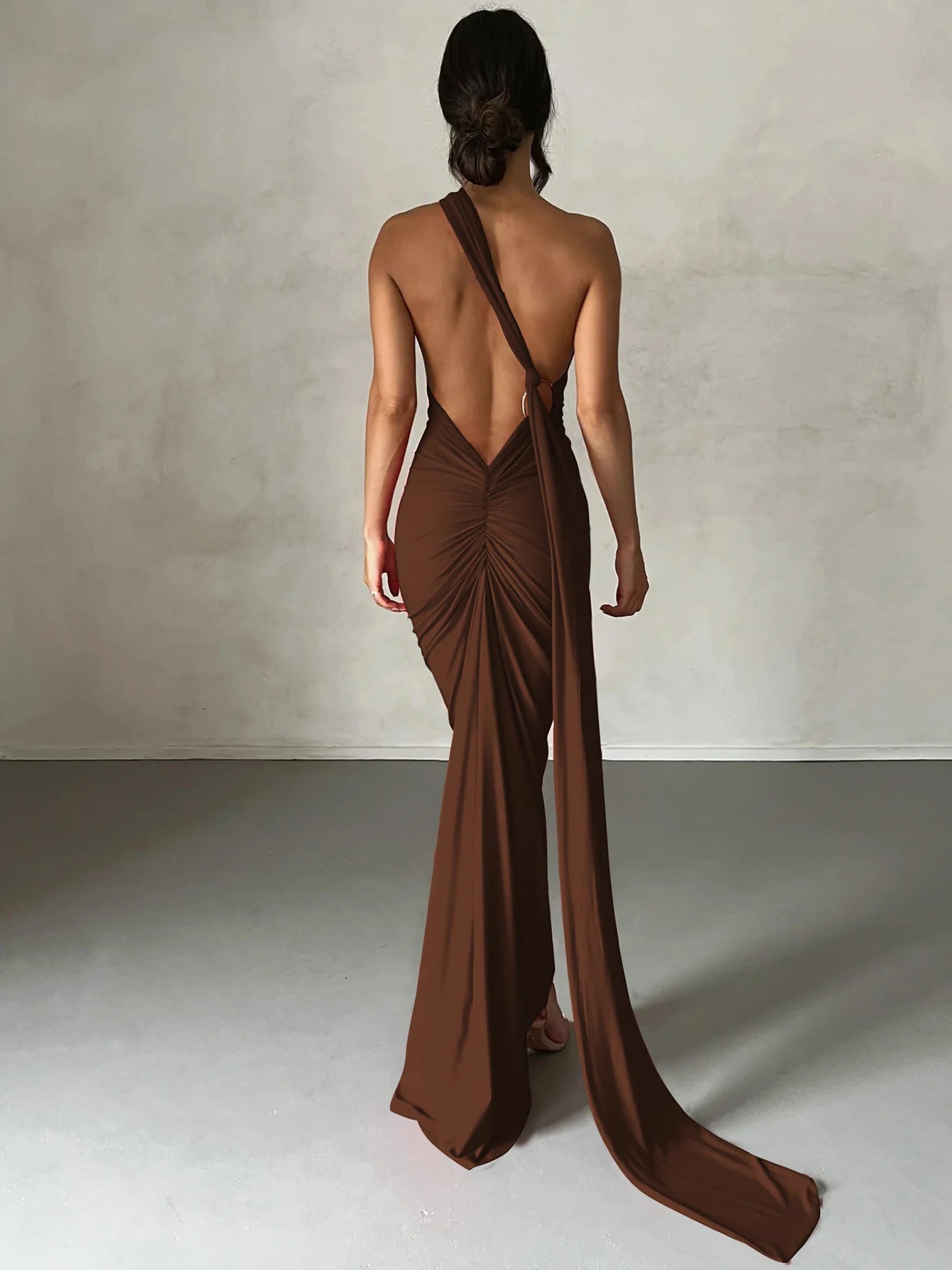 Vestido largo de noche asimétrico con espalda descubierta – Elegante y moldeador