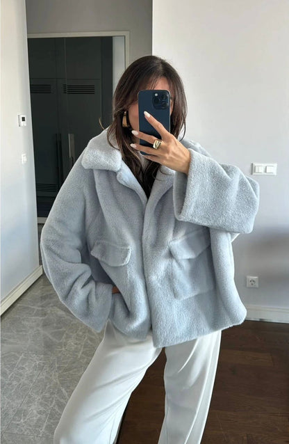 Manteau Court Fausse Fourrure – Élégant & Doux