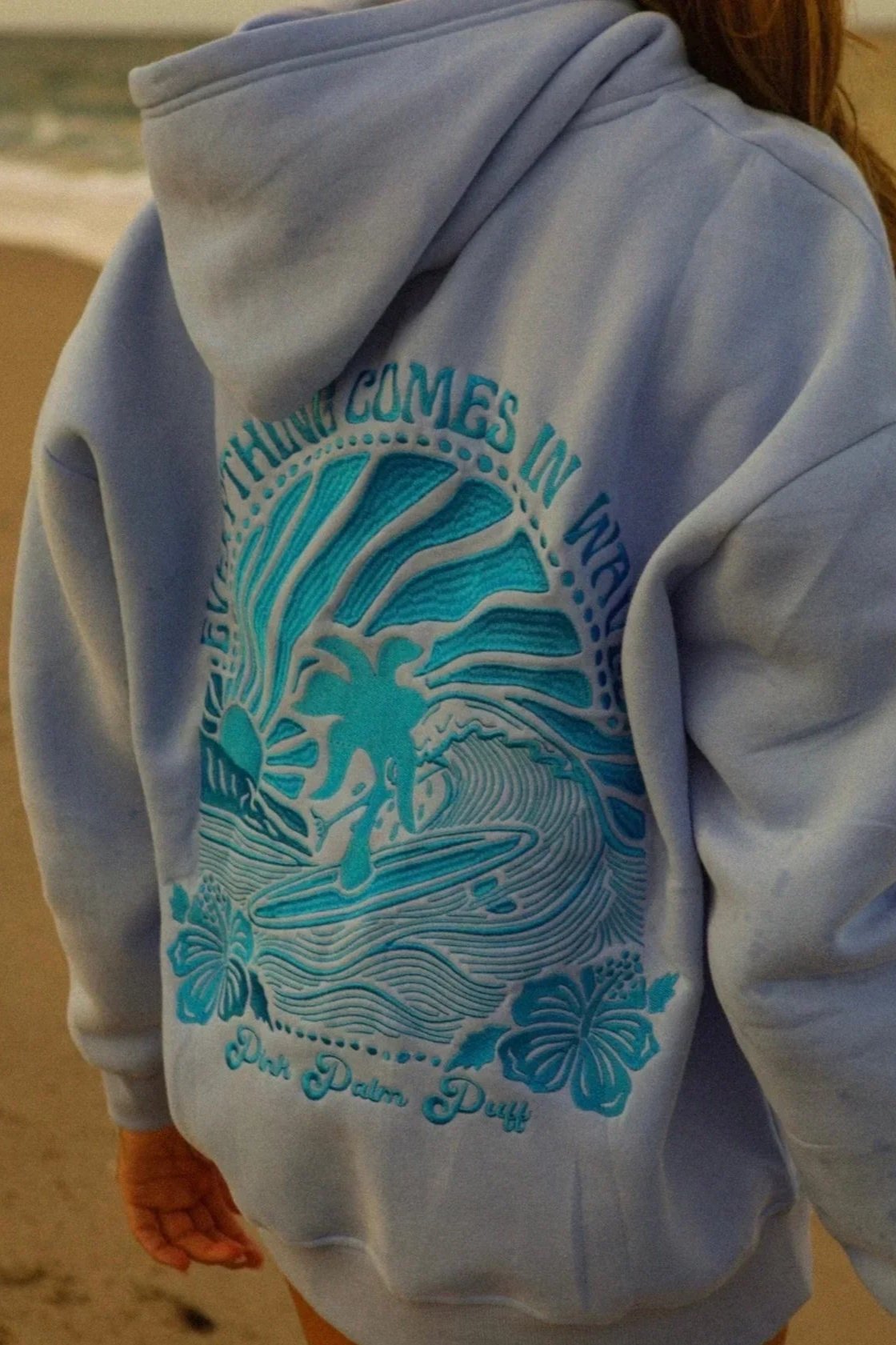 Sudadera con Capucha Olas de Medianoche – Moda de Verano para Mujer