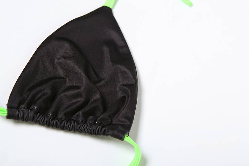 Bikini 2 Piezas Mujer Negro – Top Triángulo Halter & Braguita Shorty con Detalles Verde Neón