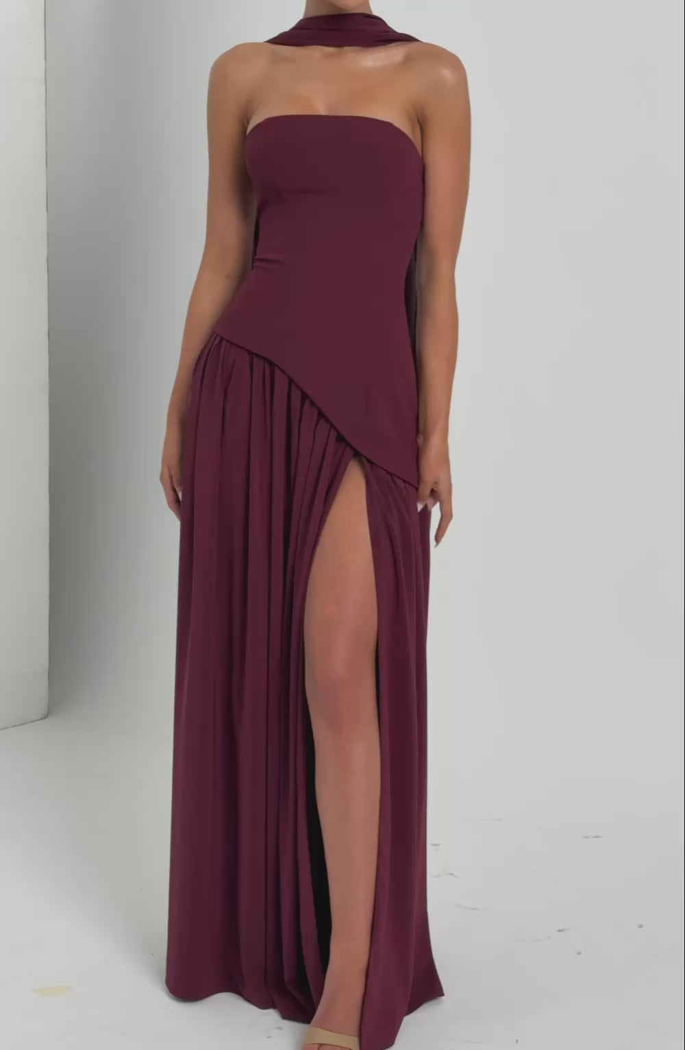 Elegant Long Sleeveless Evening Dress – Mya Model