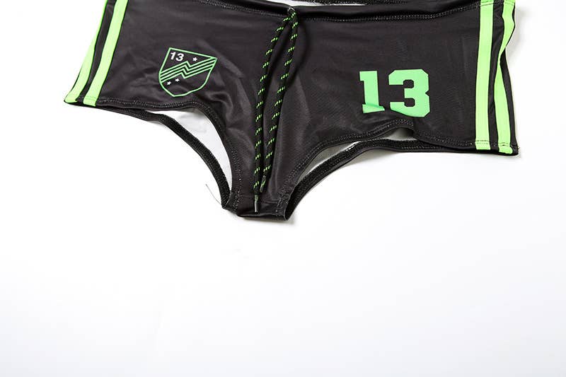 Bikini 2 Piezas Mujer Negro – Top Triángulo Halter & Braguita Shorty con Detalles Verde Neón