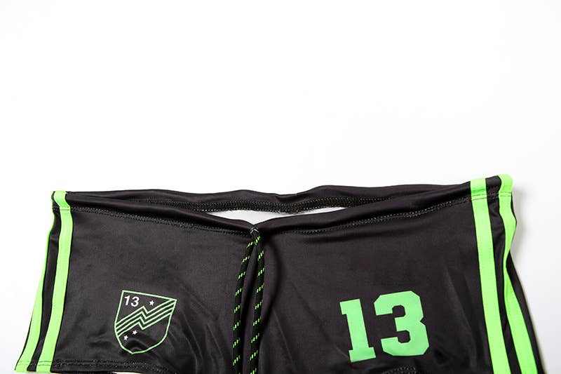 Bikini 2 Piezas Mujer Negro – Top Triángulo Halter & Braguita Shorty con Detalles Verde Neón