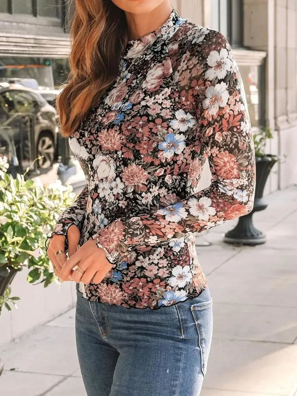 Blusa Floral Semi-Transparente con Cuello Alto y Mangas Largas