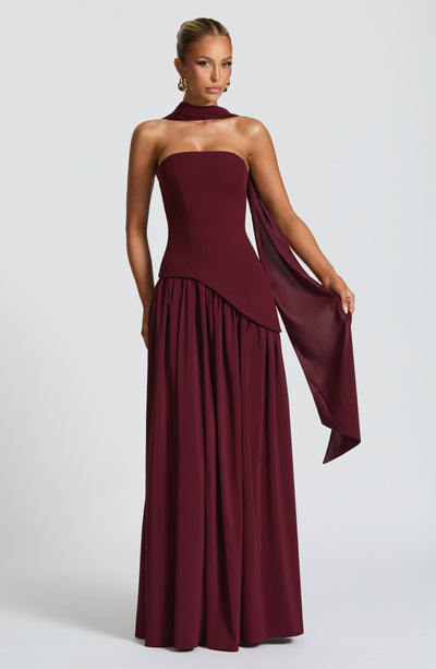 Elegant Long Sleeveless Evening Dress – Mya Model
