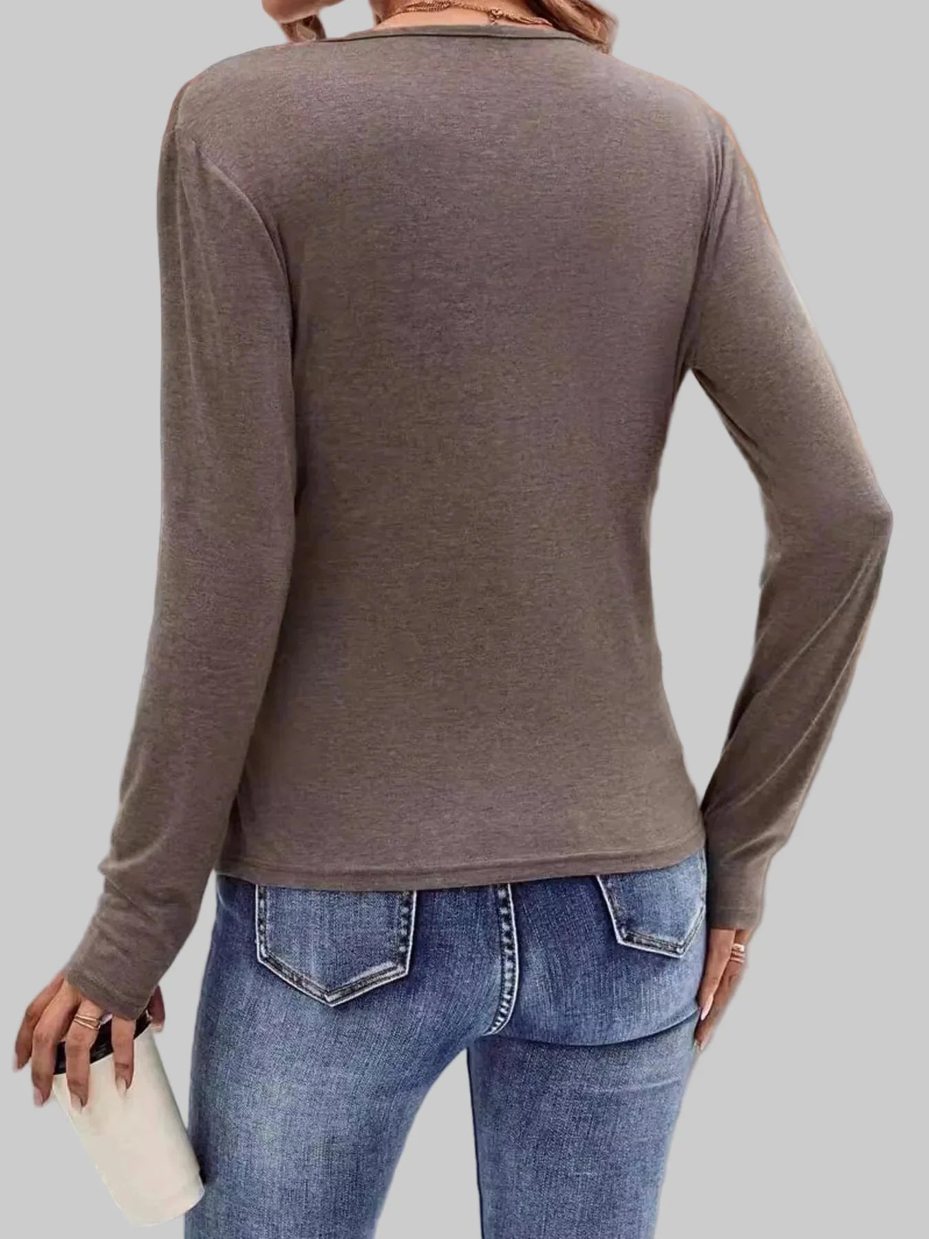 Camiseta de Manga Larga con Cuello Cruzado y Detalles Fruncidos para Mujer – Cross Ruched