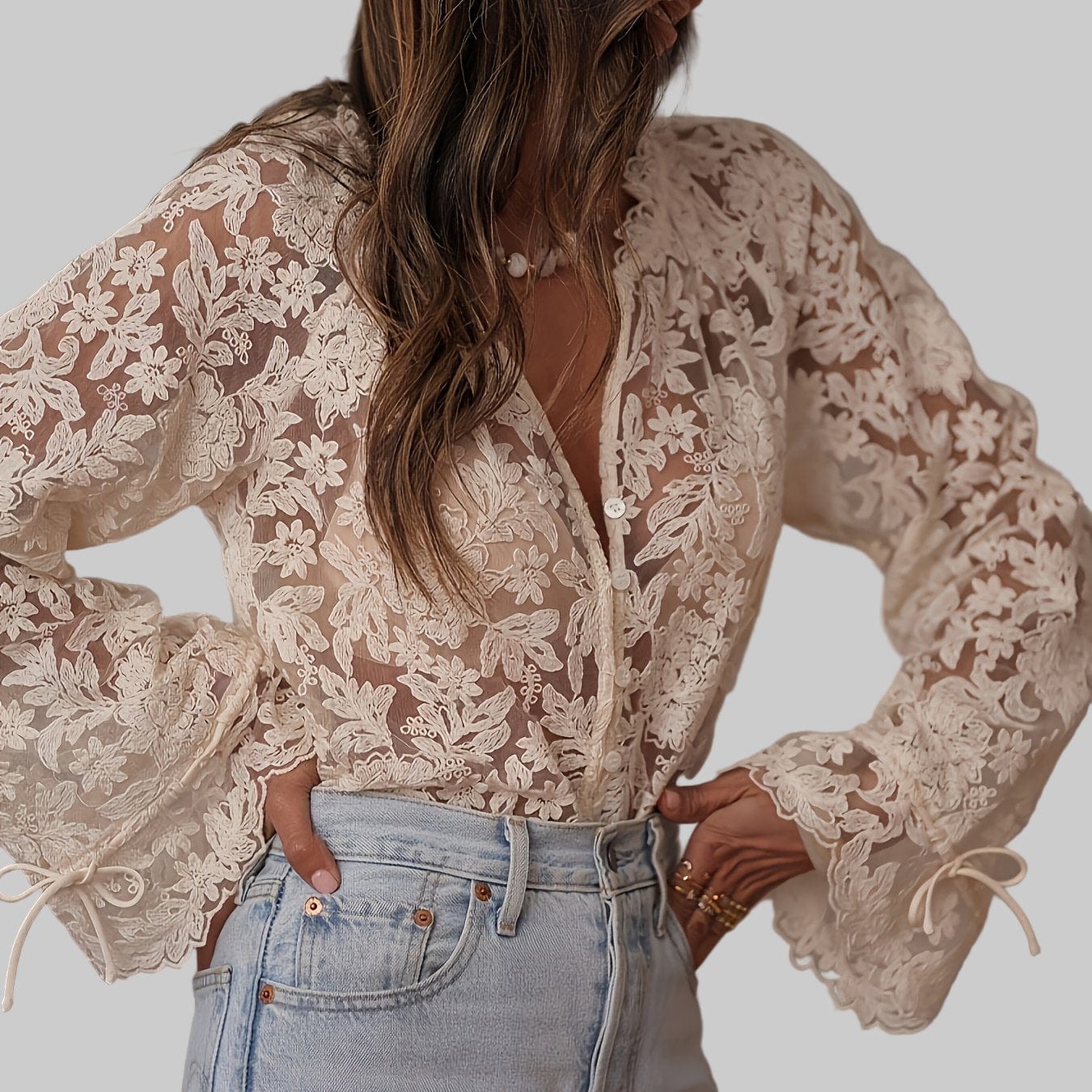 Camicia elegante con scollo a V e ricamo floreale per donne – Stile floreale raffinato