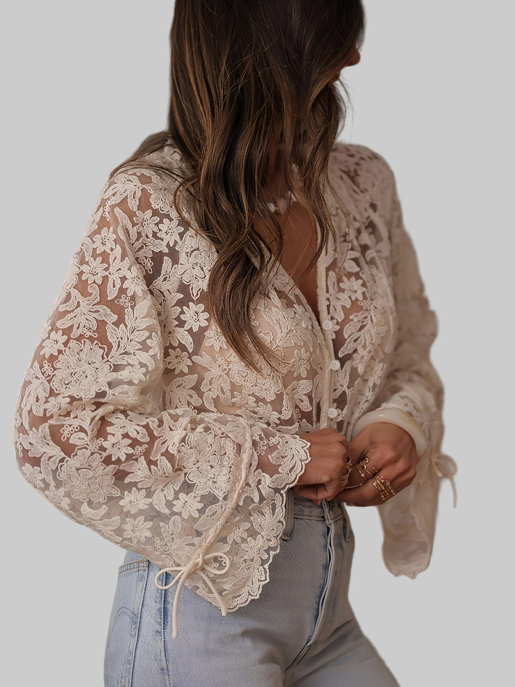 Camicia elegante con scollo a V e ricamo floreale per donne – Stile floreale raffinato