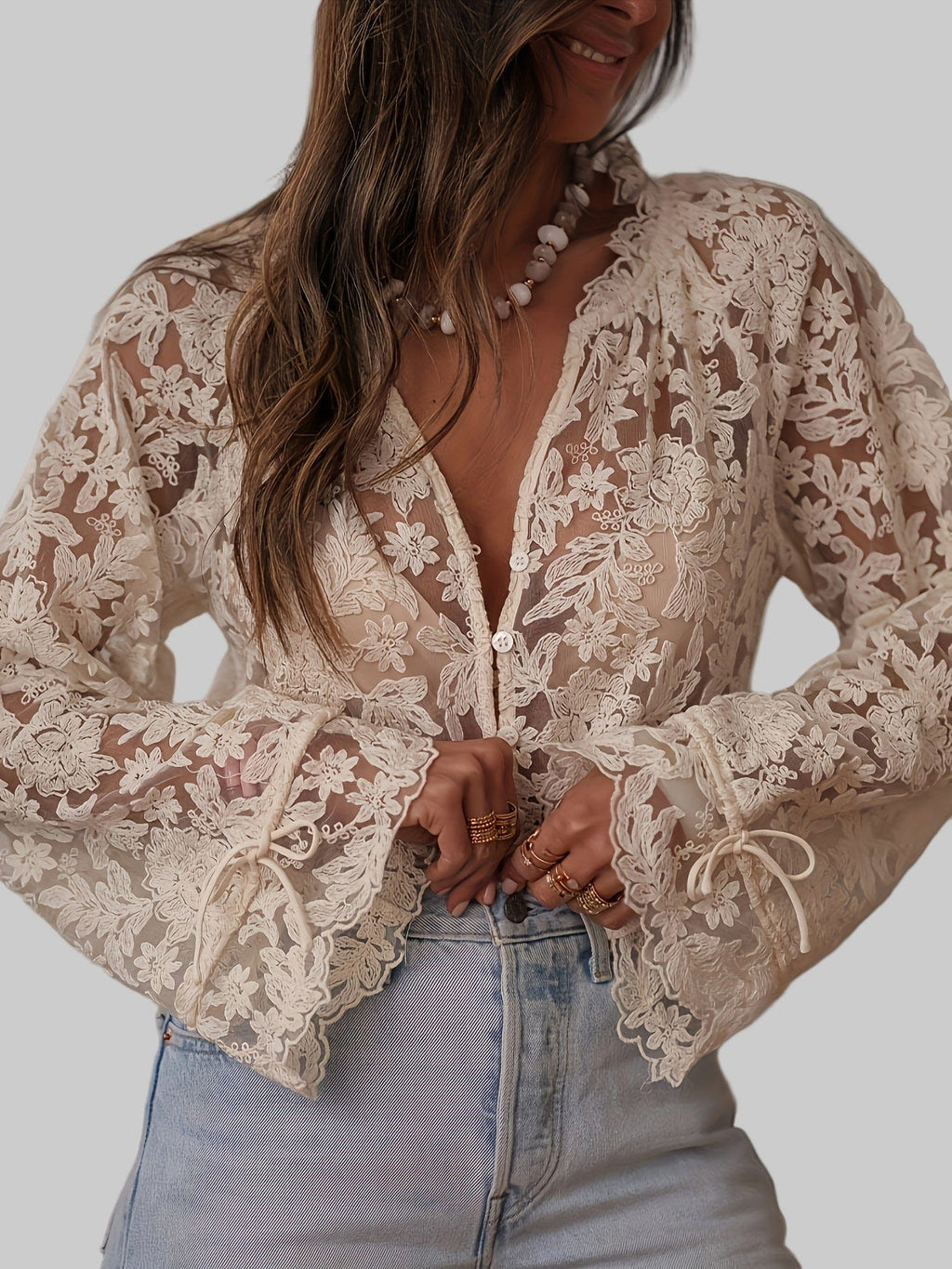 Camicia elegante con scollo a V e ricamo floreale per donne – Stile floreale raffinato